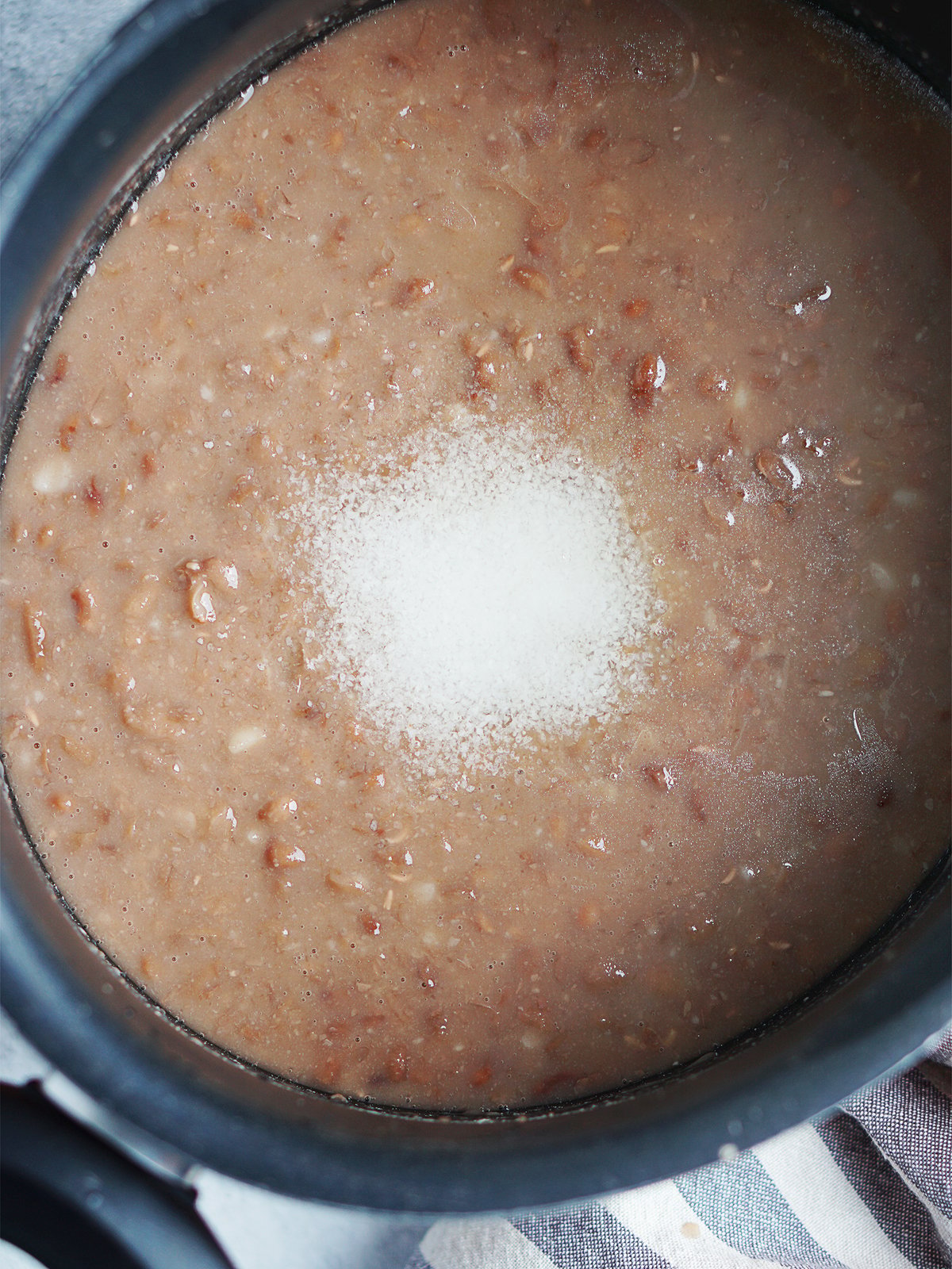 Blended beans with a tablespoon of salt in a small pot